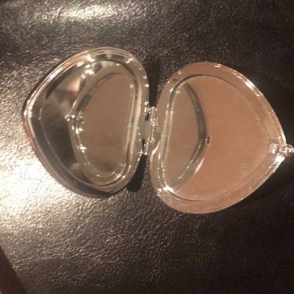 Compact mirror - Picture 3 of 3